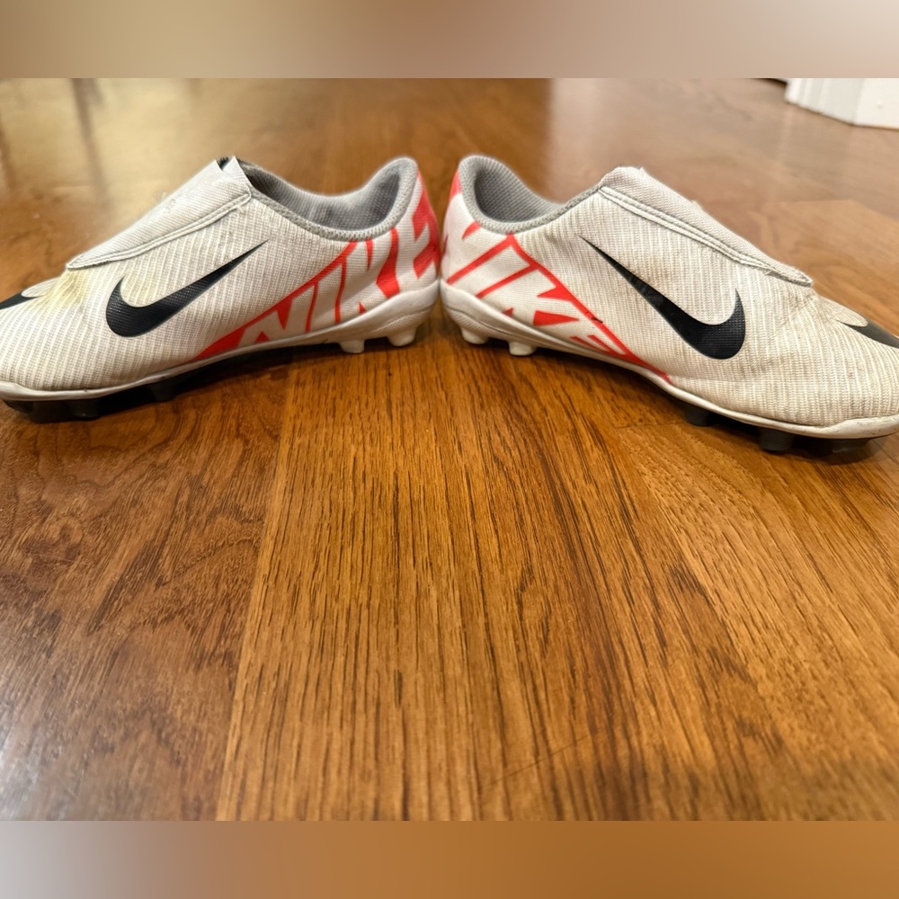 Nike Kids Mercurial soccer cleats laceless technology White and Red